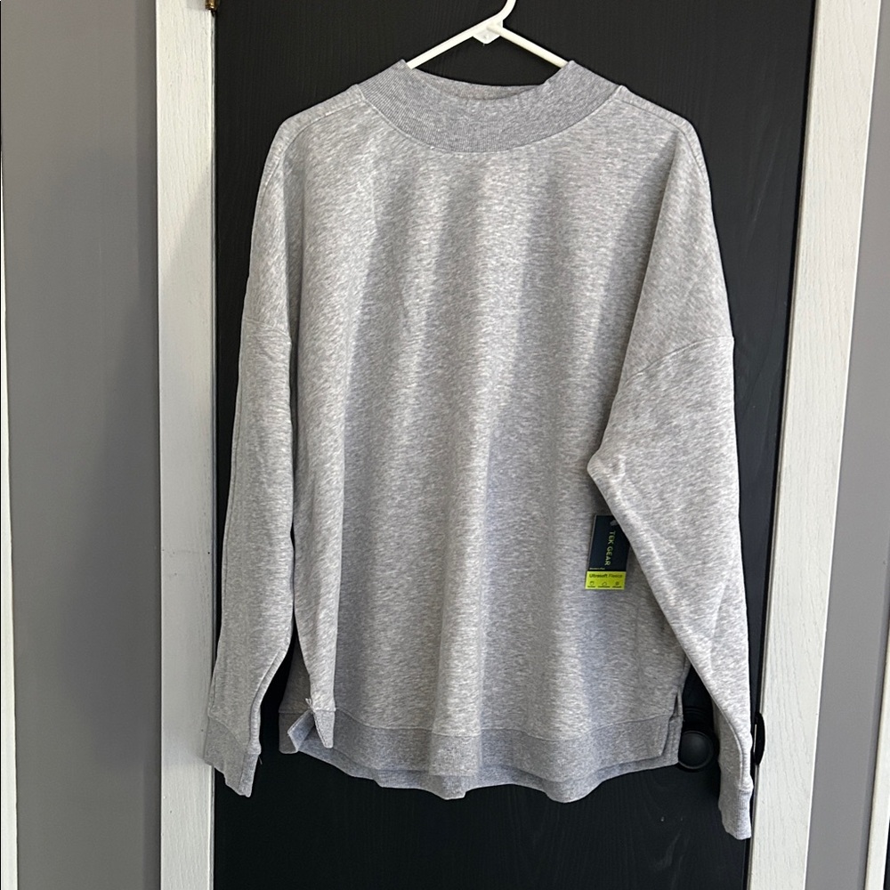 Tek Gear Light Gray Women’s Crewneck Sweater